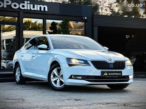 Skoda Superb 2019 - фото 5