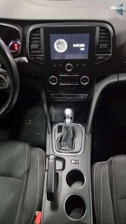Renault Megane 2020 - фото 8