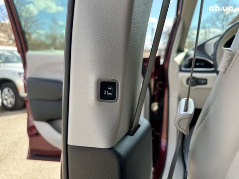 Chrysler Pacifica 2017 красный - фото 121
