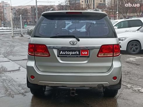 Toyota Fortuner 2006 серый - фото 6