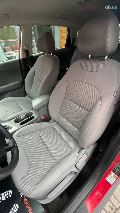 Kia Niro 2017 - фото 16