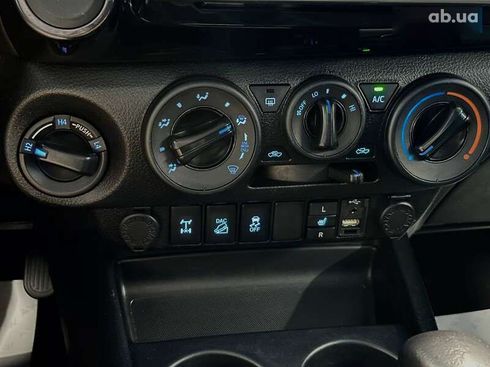 Toyota Hilux 2016 - фото 14