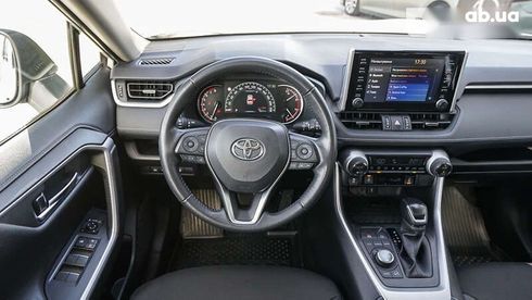 Toyota RAV4 2021 - фото 9