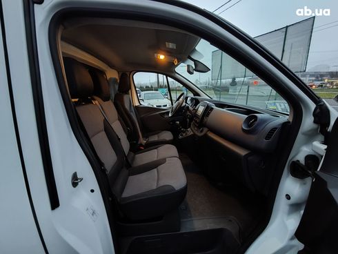 Opel Vivaro 2017 белый - фото 11