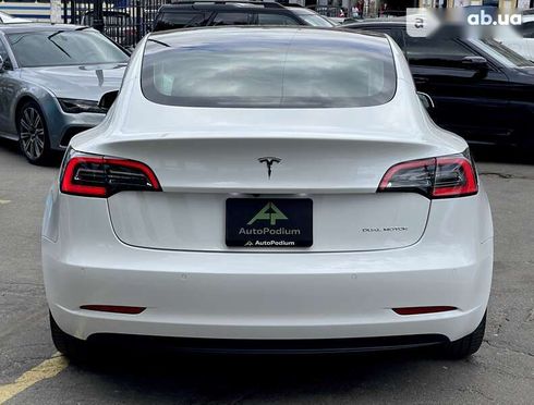 Tesla Model 3 2022 - фото 9
