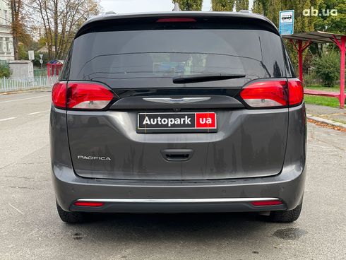 Chrysler Pacifica 2017 серый - фото 34
