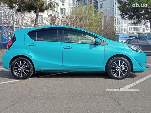 Toyota Prius 2019 голубой - фото 15