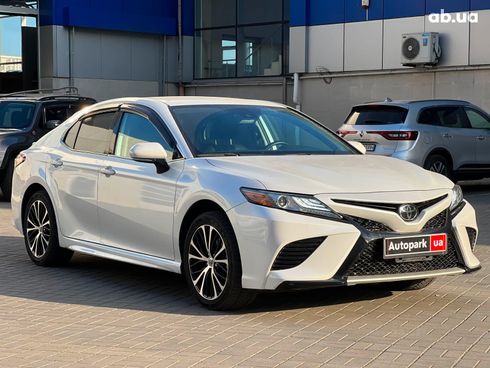 Toyota Camry 2019 белый - фото 5