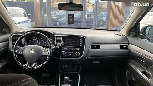 Mitsubishi Outlander 2018 - фото 19