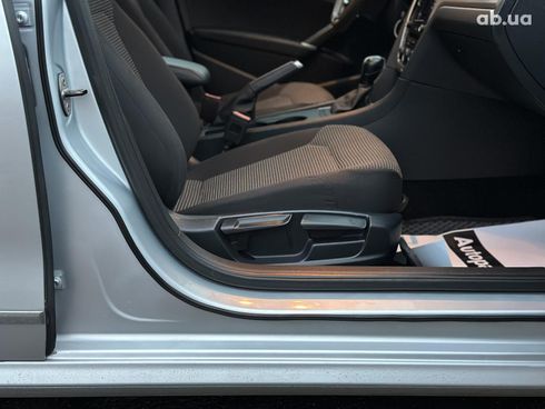 Volkswagen Passat 2016 серый - фото 22