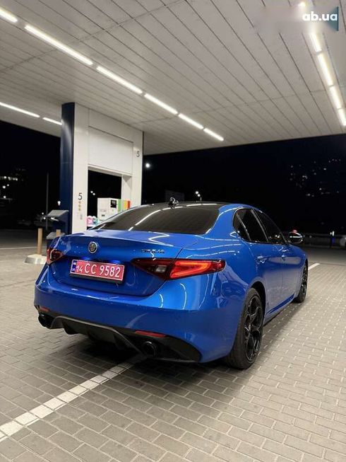 Alfa Romeo Giulia 2017 - фото 16