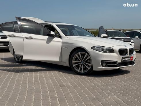 BMW 5 серия 2016 белый - фото 25