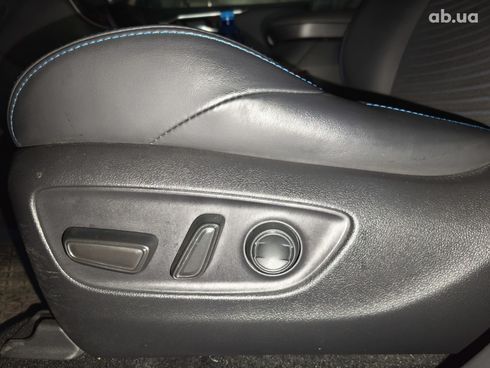 Toyota RAV4 Hybrid 2019 серый - фото 13