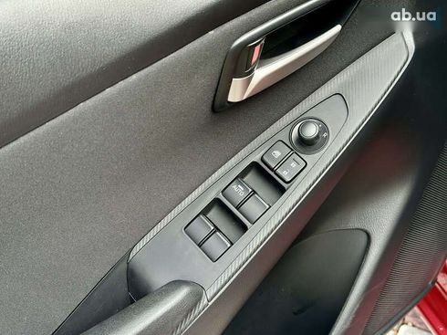 Toyota Yaris 2019 - фото 17