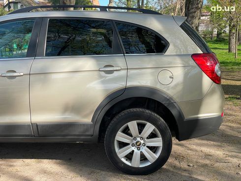 Chevrolet Captiva 2009 бежевый - фото 10