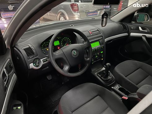 Skoda Octavia 2006 серебристый - фото 8