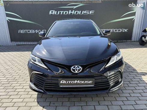 Toyota Camry 2021 - фото 9