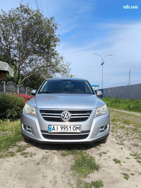 Volkswagen Tiguan 2010 серебристый - фото 6