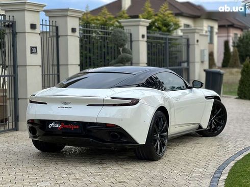 Aston Martin DB11 2018 - фото 22