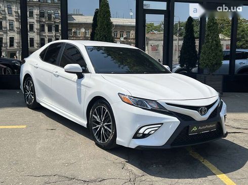 Toyota Camry 2019 - фото 3