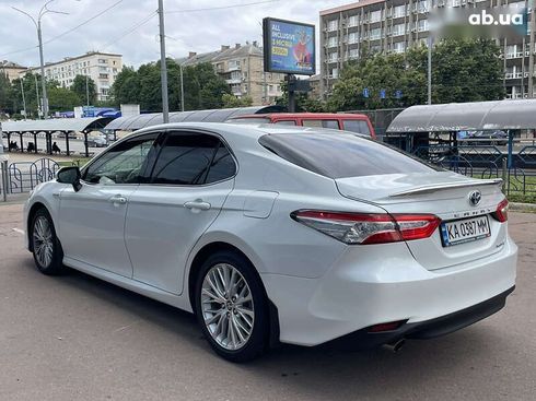 Toyota Camry 2020 - фото 6