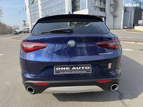 Alfa Romeo Stelvio 2017 - фото 9