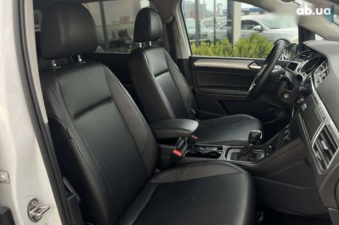 Volkswagen Touran 2019 - фото 11