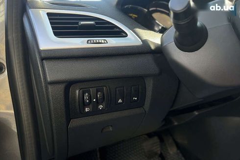 Renault Megane 2010 - фото 18