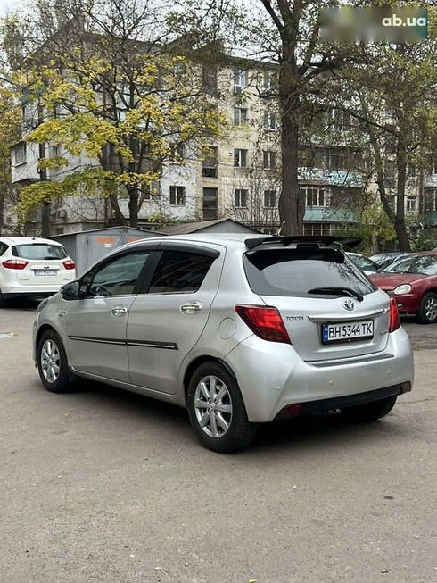 Toyota Yaris 2015 - фото 6