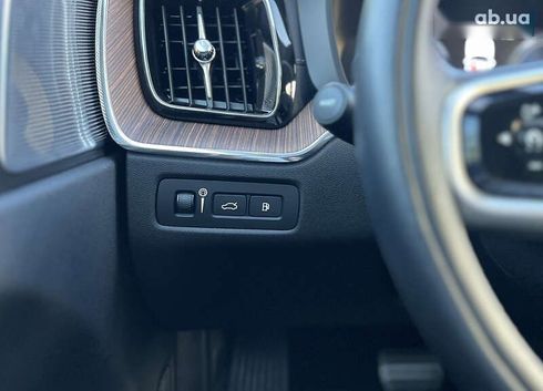 Volvo XC60 2019 - фото 21