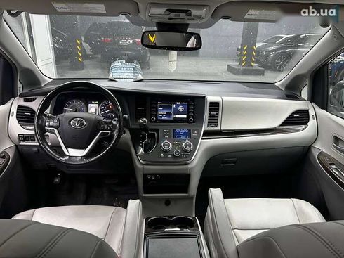 Toyota Sienna 2018 - фото 15