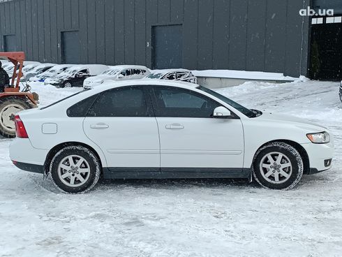 Volvo S40 2010 белый - фото 12