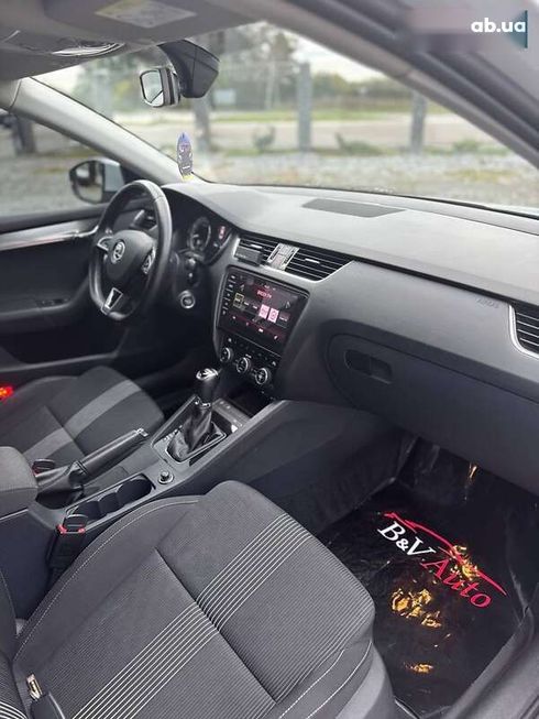 Skoda Octavia 2017 - фото 12