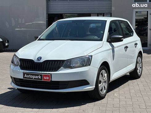 Skoda Fabia 2017 белый - фото 10