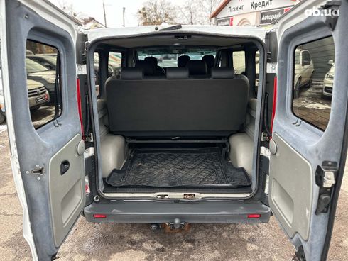 Renault Trafic 2010 белый - фото 16