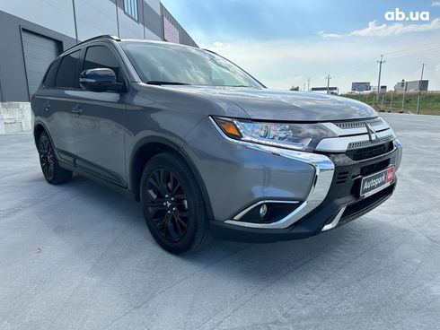 Mitsubishi Outlander 2019 серый - фото 3