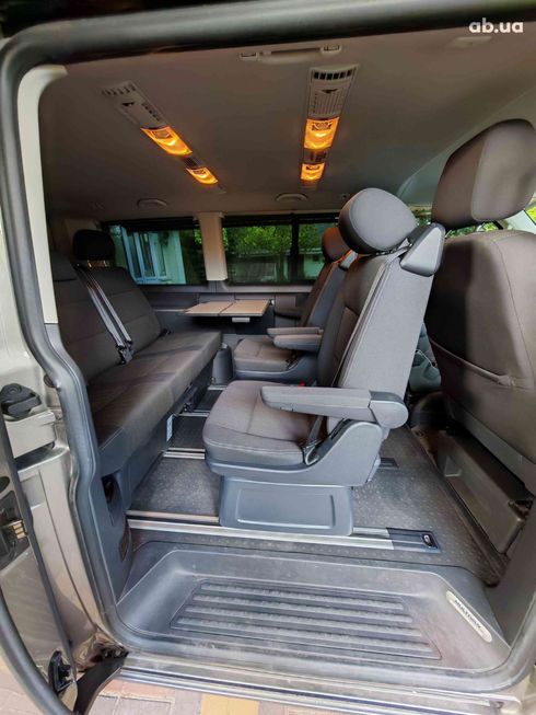 Volkswagen Multivan 2018 бежевый - фото 11