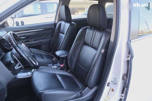 Mitsubishi Outlander 2017 - фото 8
