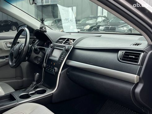 Toyota Camry 2016 серый - фото 26