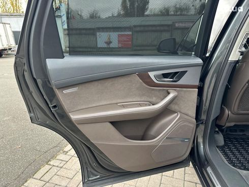 Audi Q7 2018 серый - фото 25