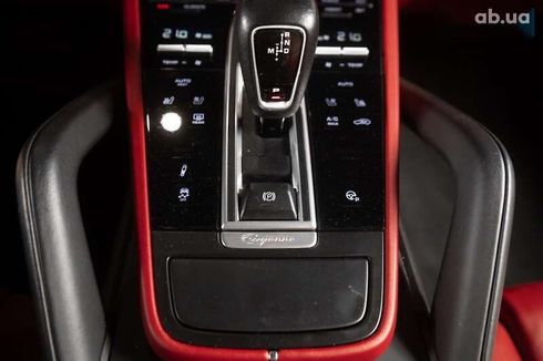Porsche Cayenne Coupe 2021 - фото 29