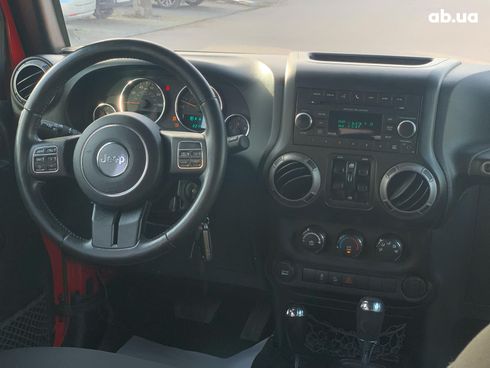 Jeep Wrangler 2015 красный - фото 28