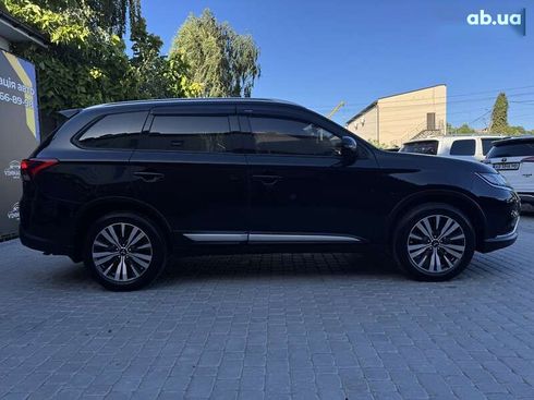 Mitsubishi Outlander 2021 - фото 23