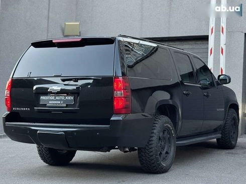 Chevrolet Suburban 2011 - фото 20