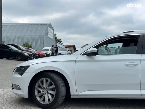 Skoda Superb 2018 белый - фото 12