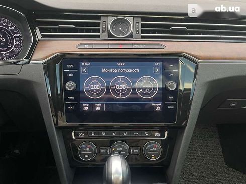 Volkswagen Passat 2018 - фото 24