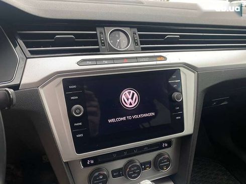 Volkswagen Passat 2018 - фото 16