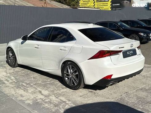 Lexus IS 2017 - фото 6