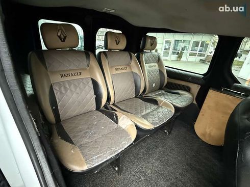 Renault Trafic 2011 - фото 17