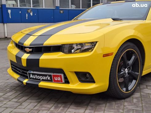 Chevrolet Camaro 2013 желтый - фото 13